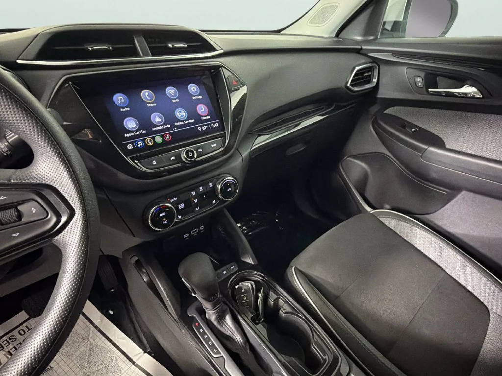Used 2021 SUMMIT WHITE Chevrolet LT image 20