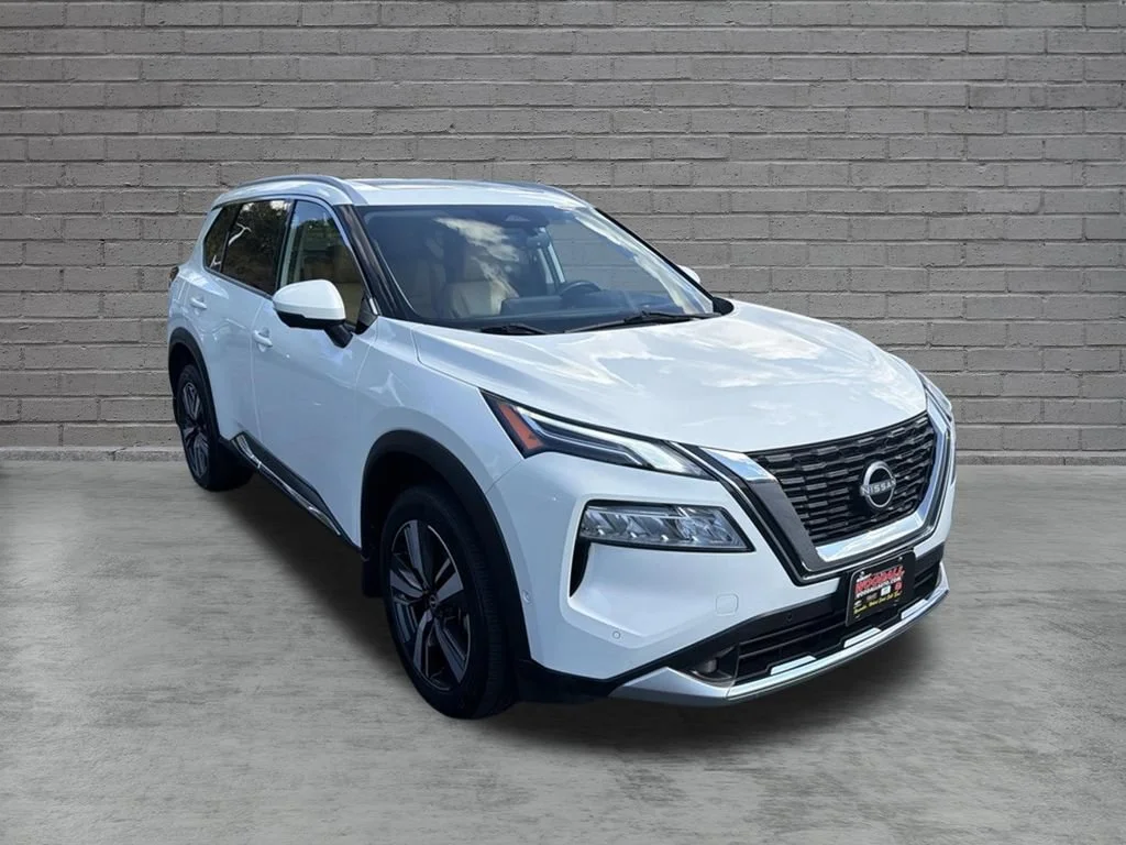 Used 2023 White Nissan Platinum image 1