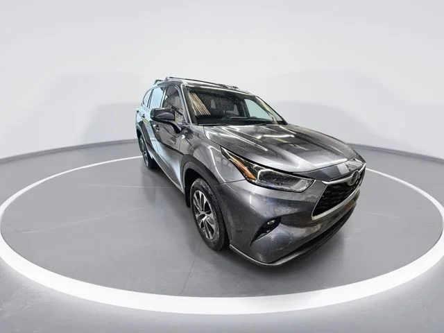 Used 2021 Gray Toyota XLE image 2
