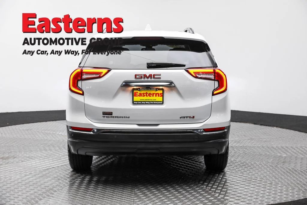 Used 2022 White GMC AT4 image 6