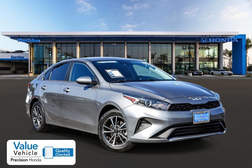 2022 Kia Forte LXS AT's photo