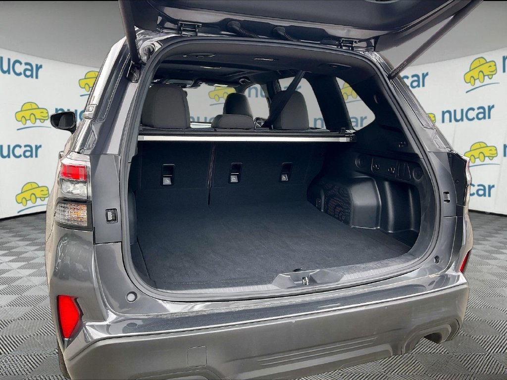 Used 2025 Gray Metallic Subaru Premium image 35