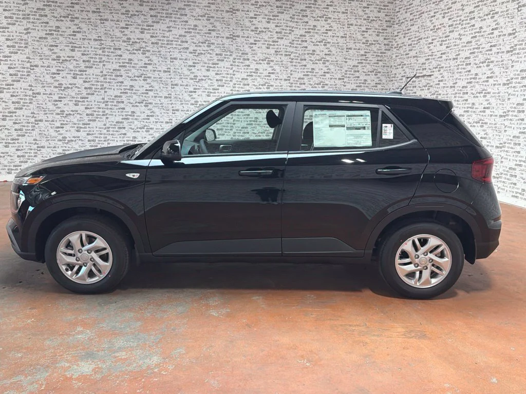 New 2026 Onyx Black Hyundai SE image 4