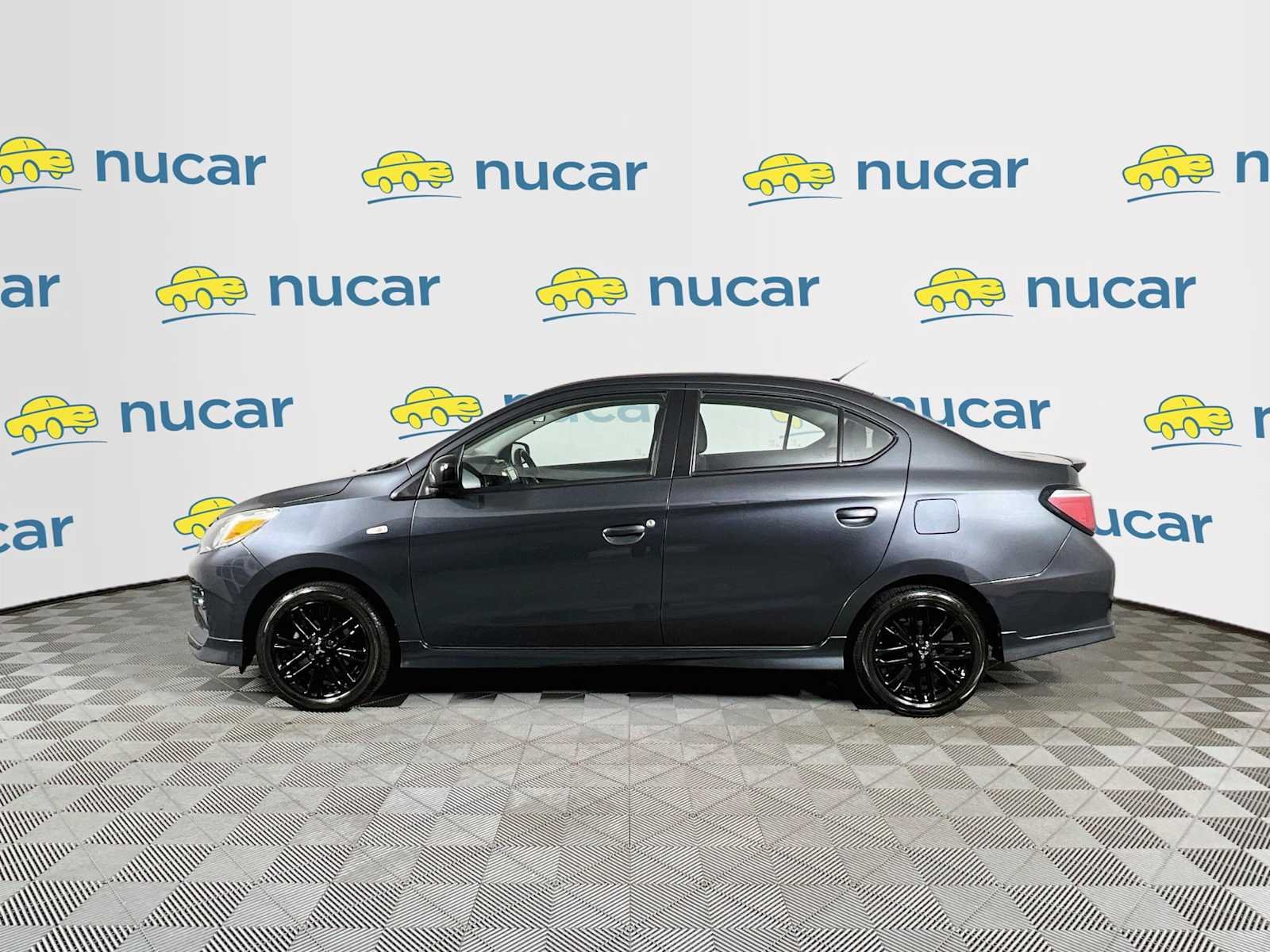 Used 2024 Graphite Gray Metallic w/ Black Roof Mitsubishi Black Edition image 4