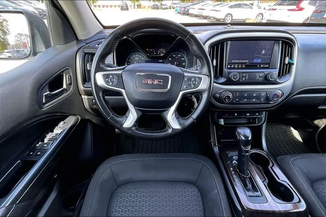 Used 2022 Blue GMC Elevation image 8