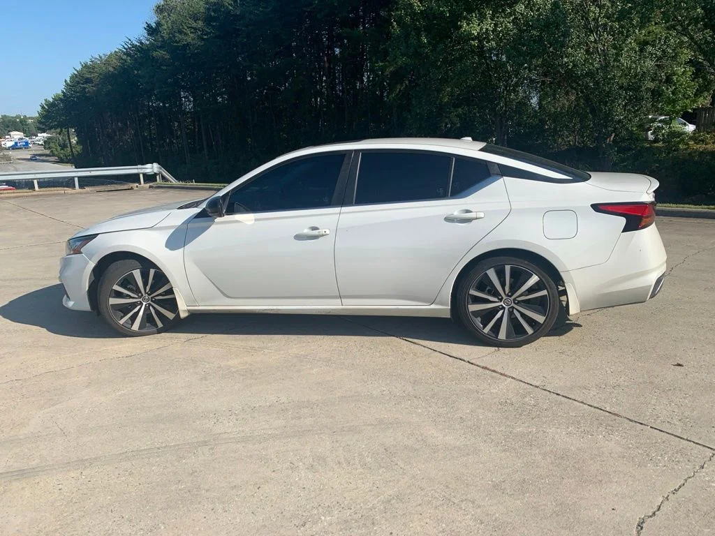Used 2021 White Nissan 2.5 SR image 8