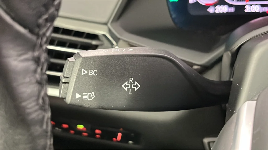 Used 2021 White BMW xDrive40i image 28