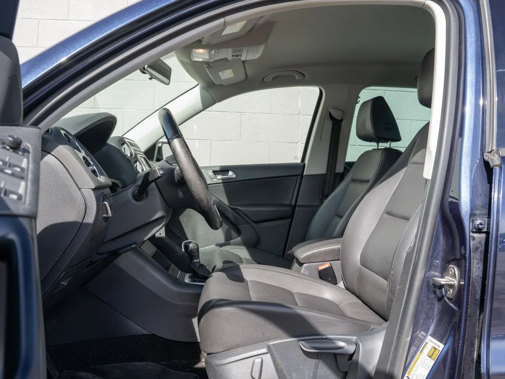 Used 2015 Blue Volkswagen SE image 17