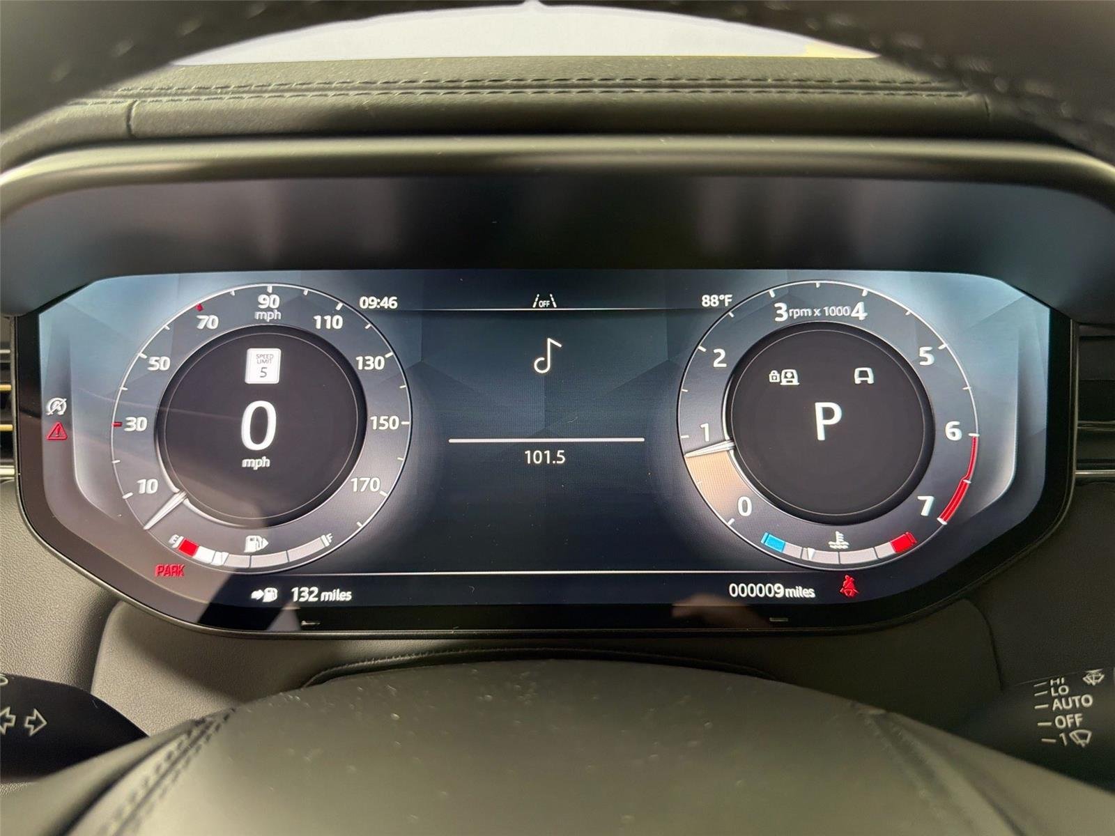 New 2026 Santorini Black LAND ROVER Dynamic SE image 10