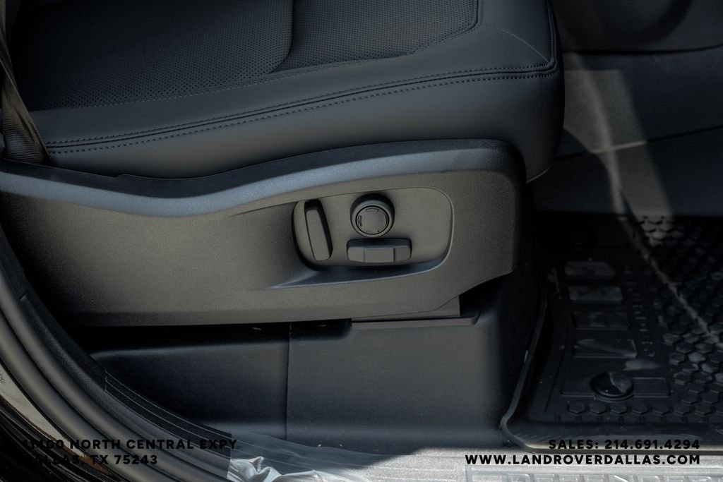 New 2026 Santorini Black Metallic Land Rover S image 43