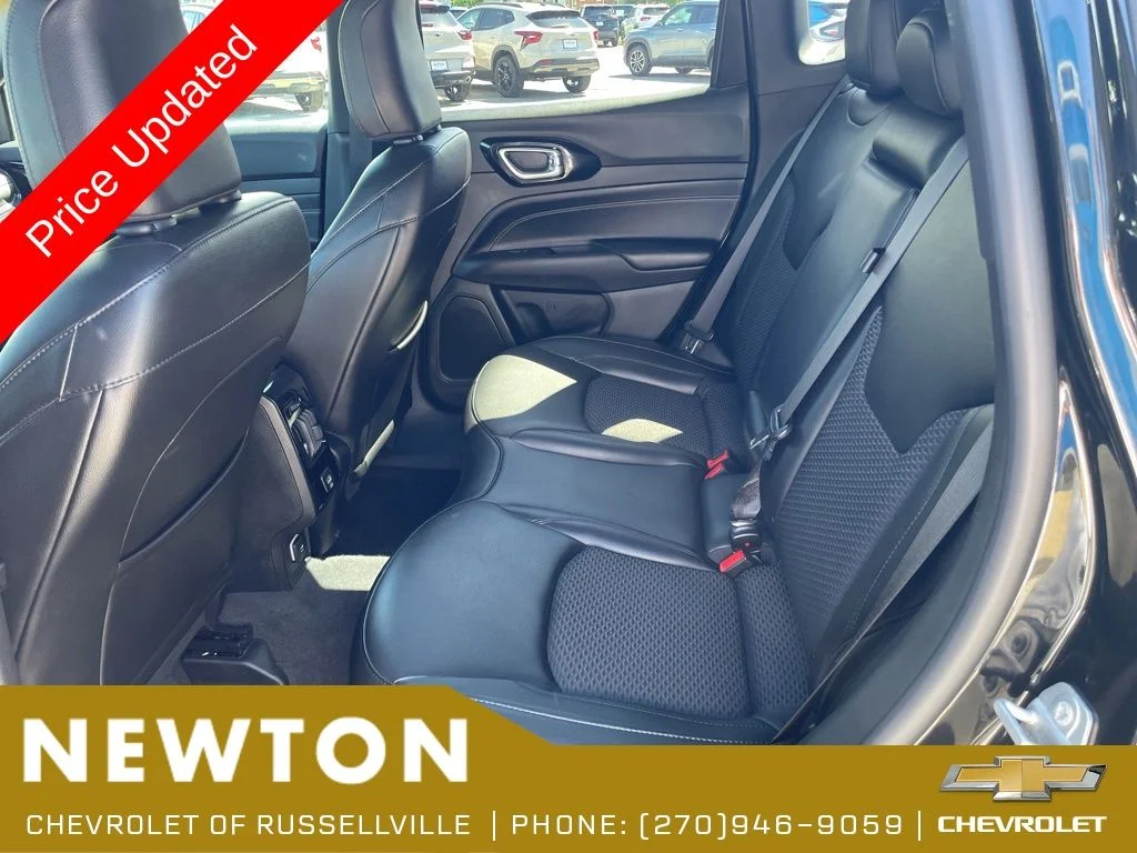 Used 2022 Diamond Black Jeep Latitude image 29