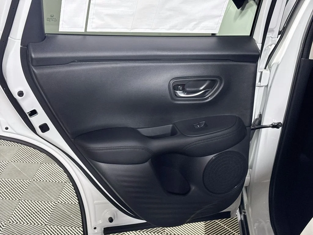 New 2027 Platinum White Pearl Honda LX image 18