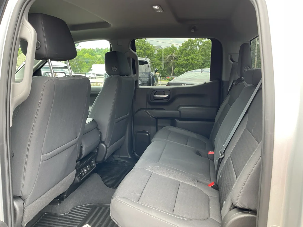 Used 2022 Silver Ice Metallic Chevrolet LT image 17