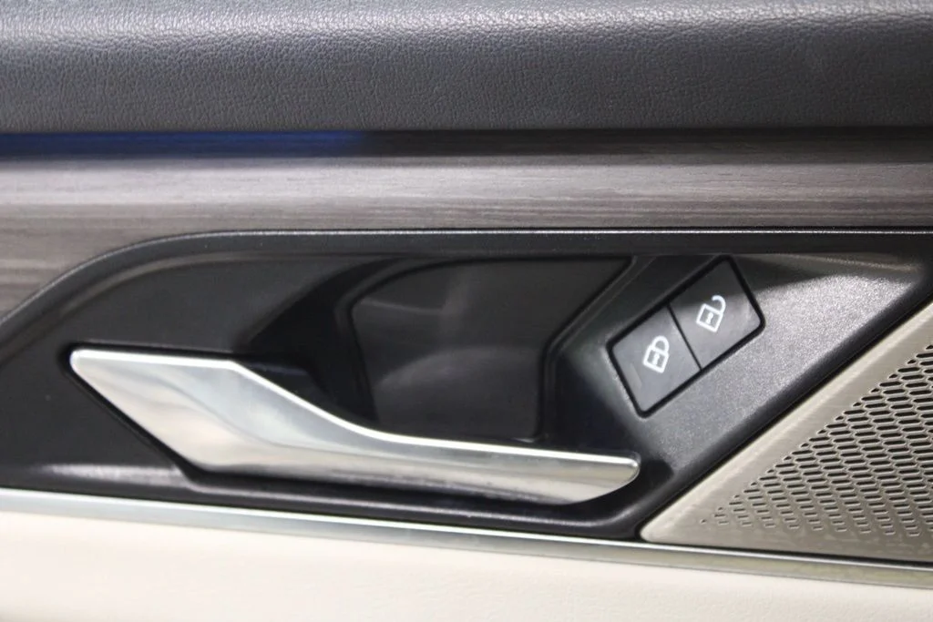 Used 2023 White Jaguar P250 S image 22