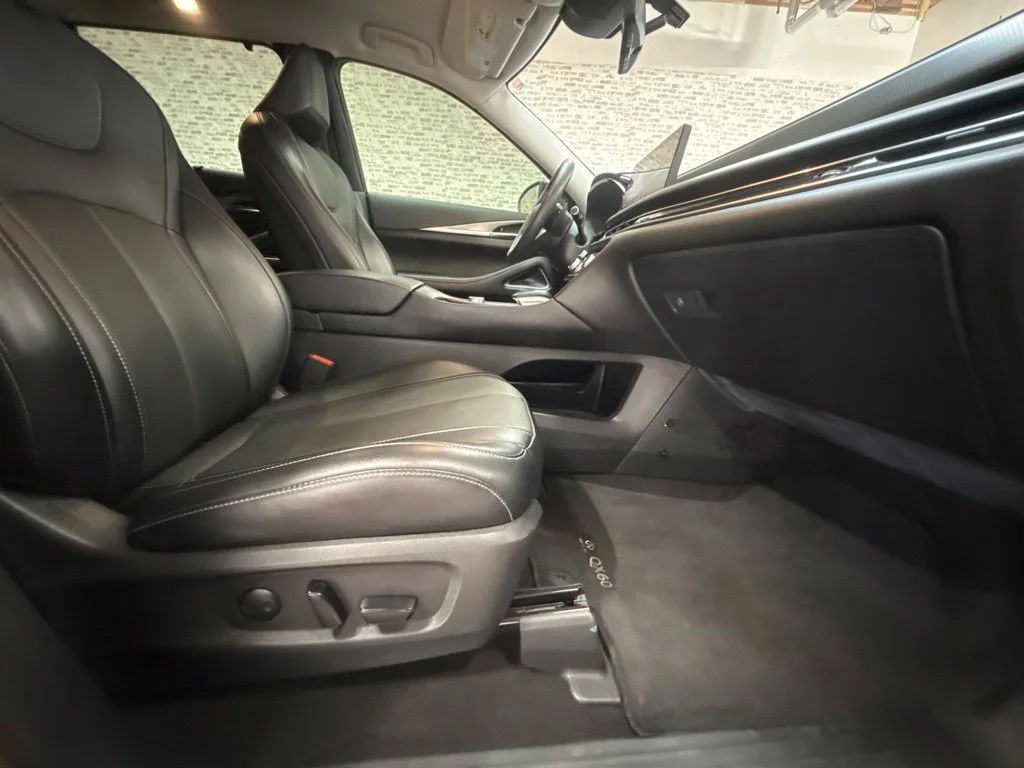 Used 2023 Majestic White INFINITI LUXE image 12
