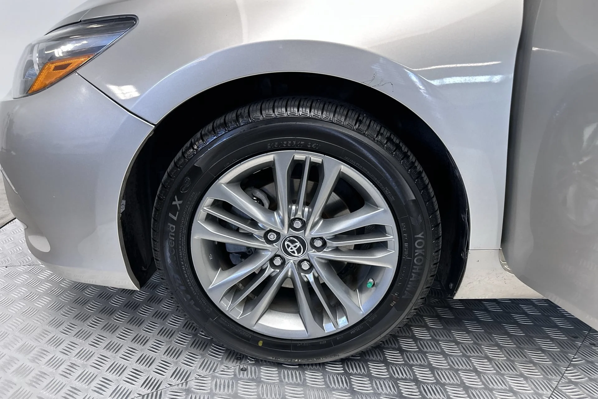Used 2016 Creme Brulee Mica Toyota SE image 26