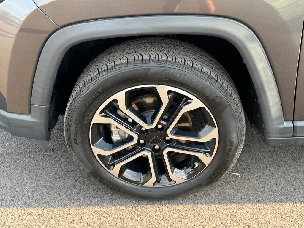 Used 2022 Gray Jeep Limited image 15