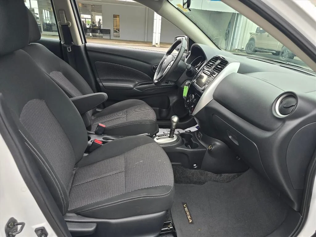 Used 2018 White Nissan 1.6 SV image 14