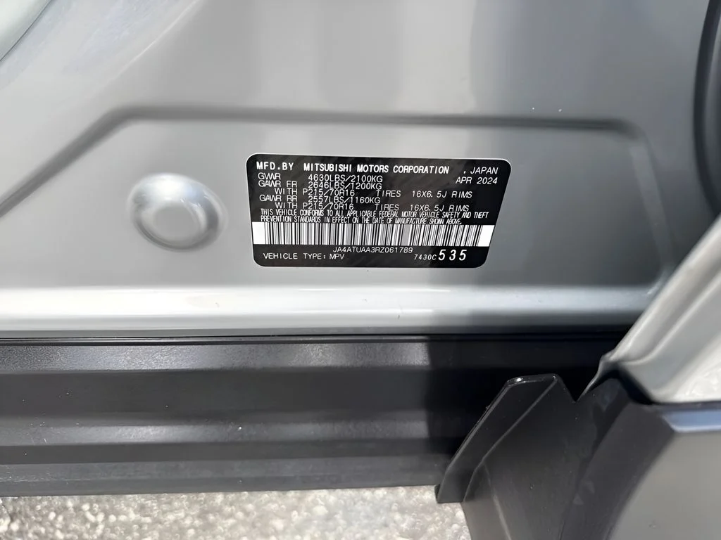 Used 2024 Silver Mitsubishi ES image 19