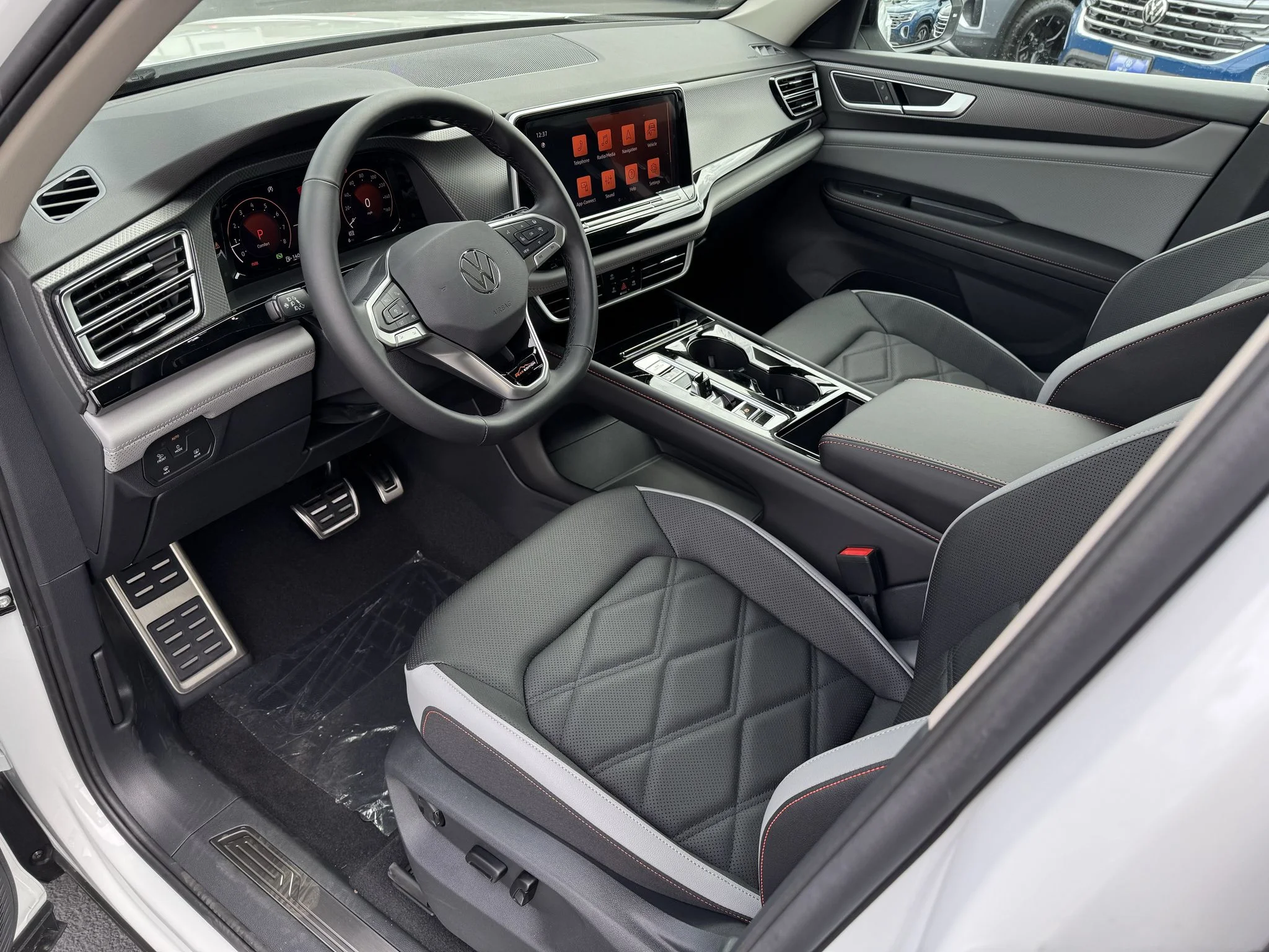 New 2026 Opal White Pearl Volkswagen 2.0T Peak Edition image 14