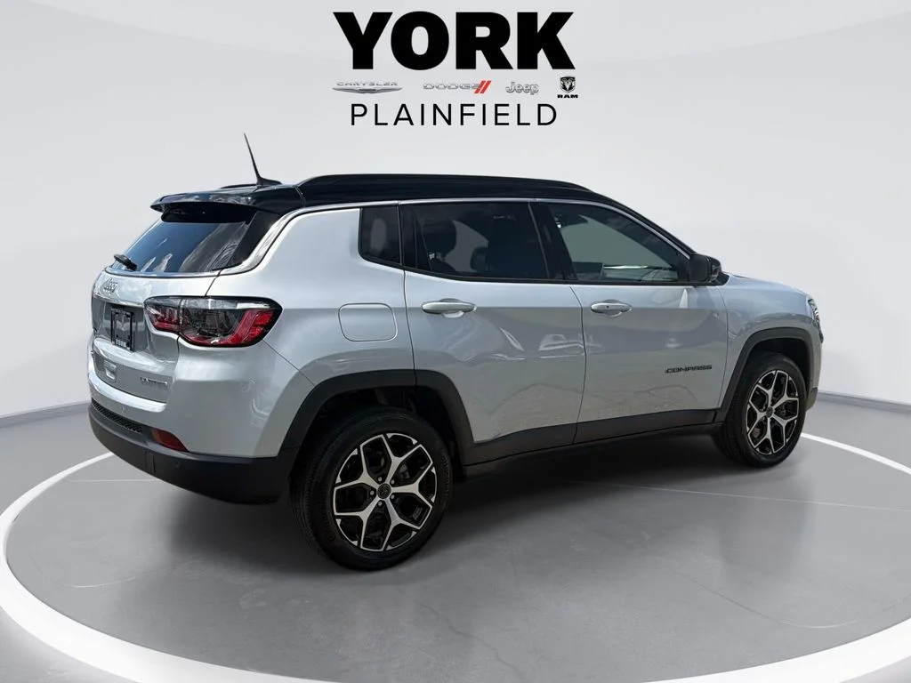 Used 2025 Silver Jeep Limited image 5