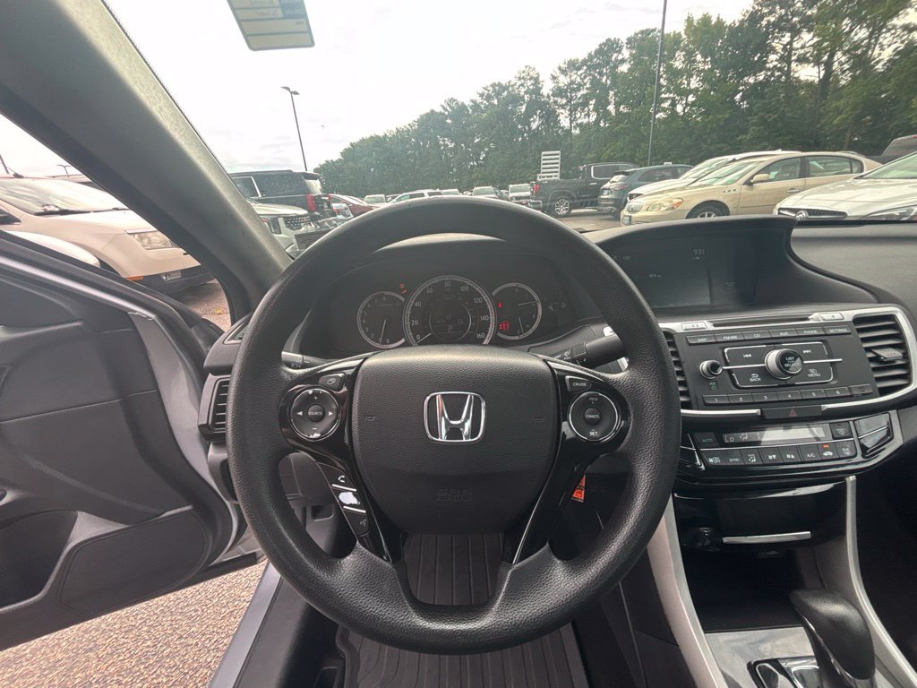 Used 2017 Silver Honda LX image 12