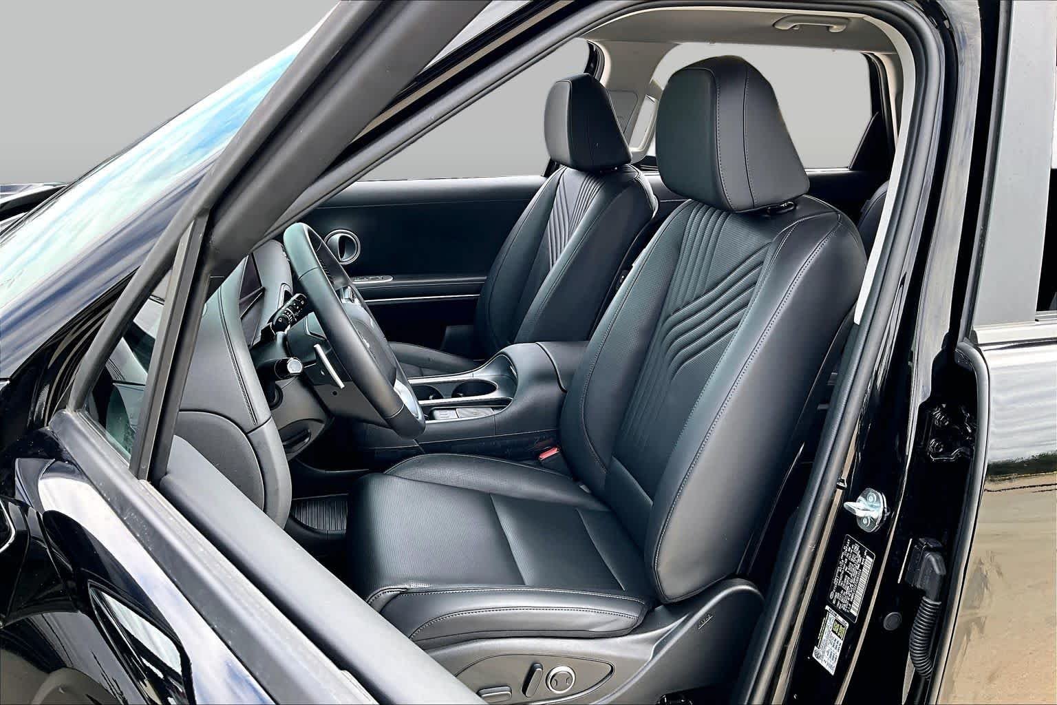 Used 2026 Abyss Black Pearl Hyundai SEL 7P image 8