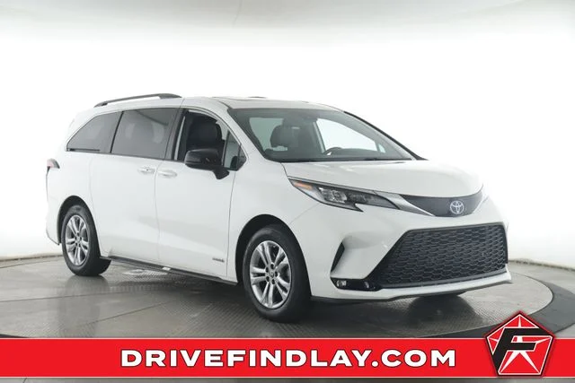 2021 Toyota Sienna XSE 7-Passenger Hybrid AWD's photo
