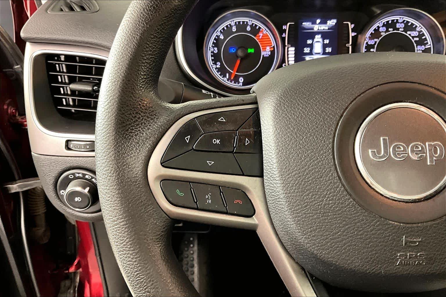 Used 2019 Velvet Red Pearlcoat Jeep Latitude image 23