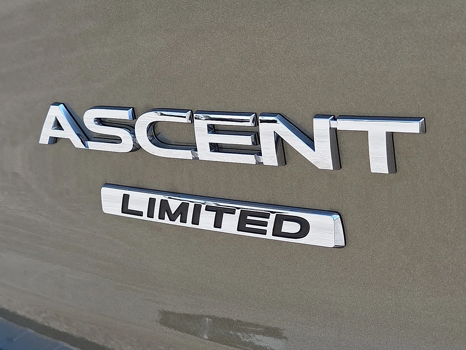 2025 Subaru Ascent Limited - Photo 8