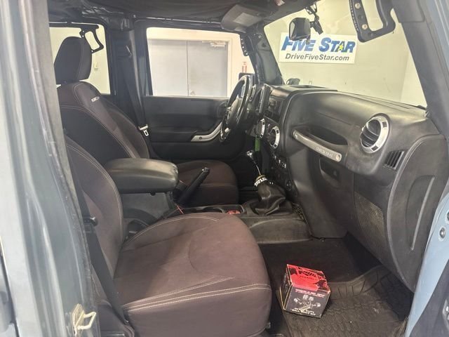 Used 2014 Gray Jeep Unlimited Rubicon image 22