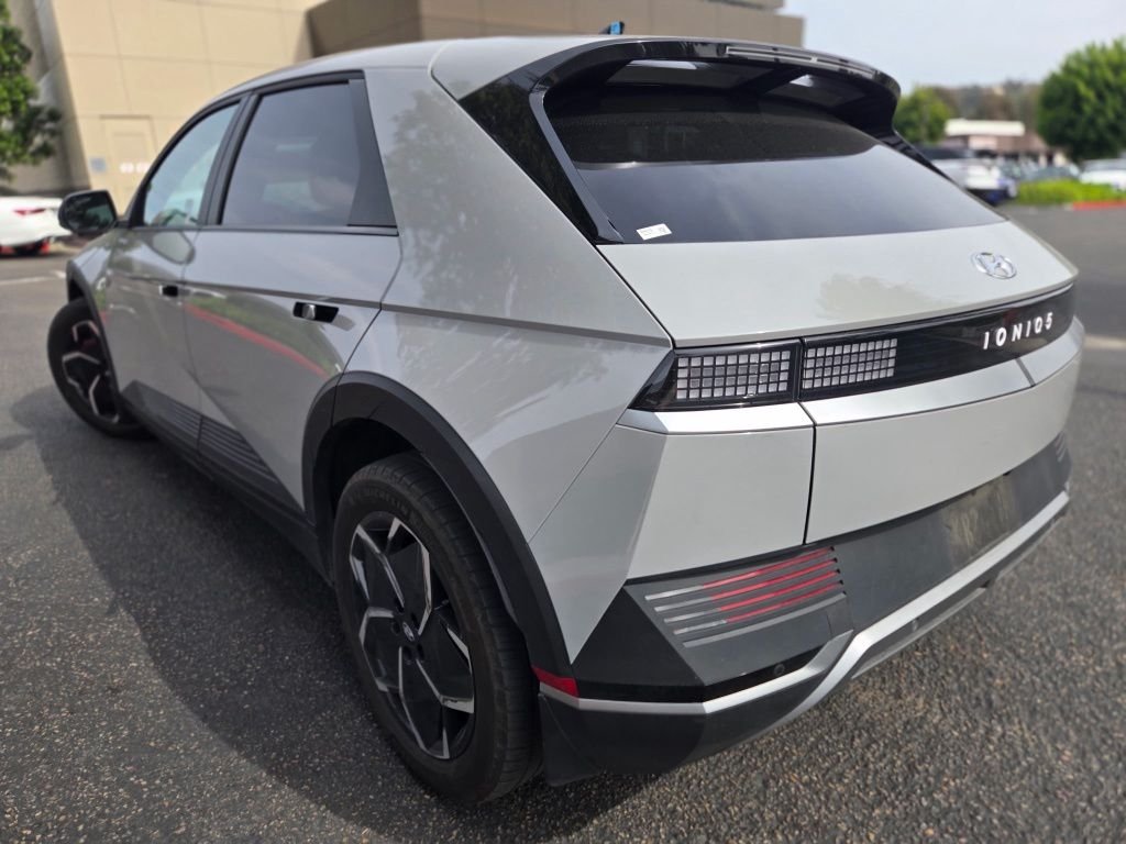 Used 2024 Gray Hyundai SEL image 3