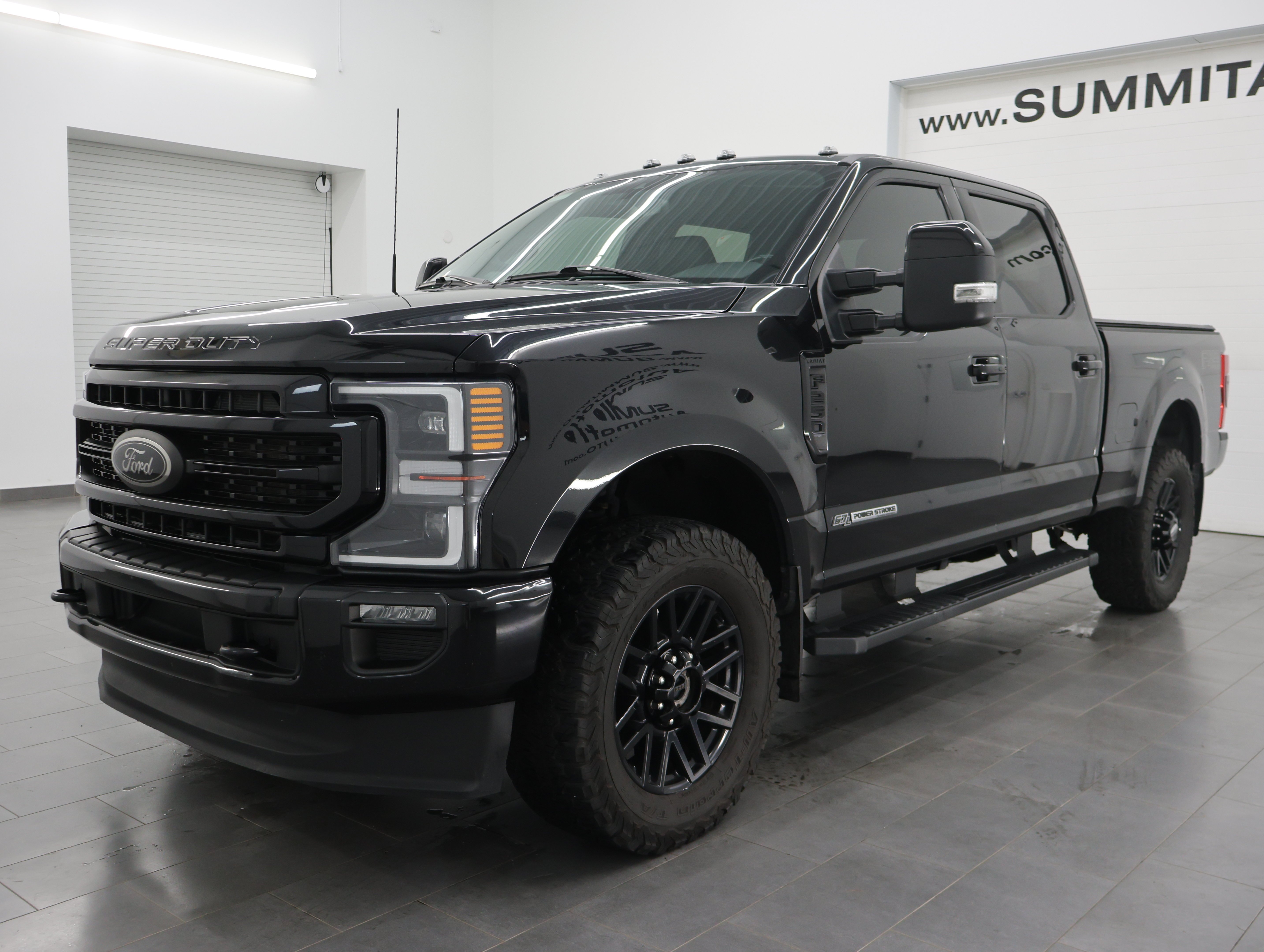 Used 2022 Agate Black Metallic Ford 4x4 Crew Cab Lariat w/Fx4: CREW-SHORT-LARIAT ULTIMATE-BLACK-FX4-6.7L DIESEL-NAV-PANO image 7