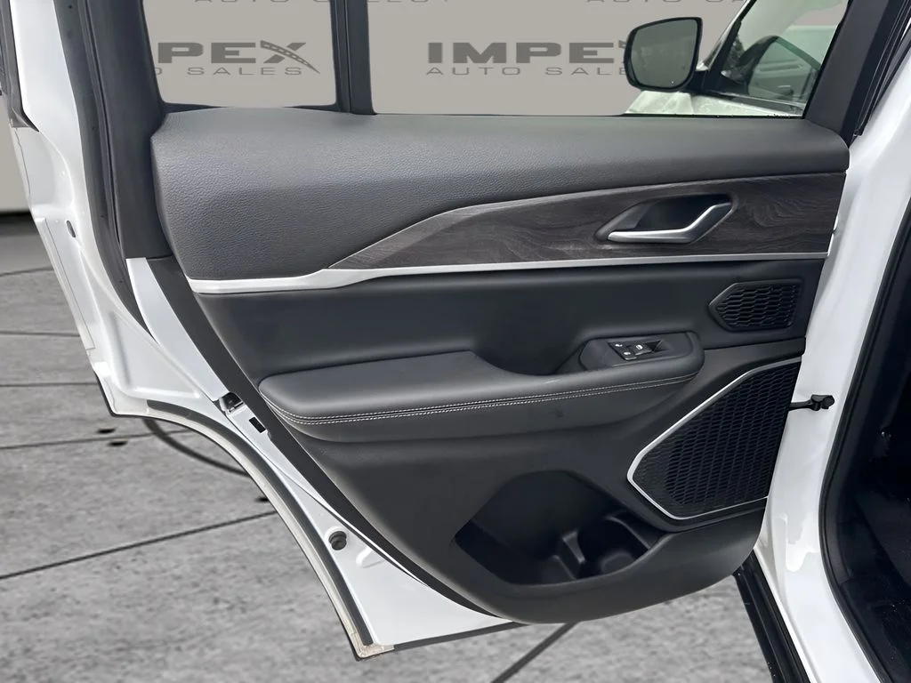 Used 2022 White Jeep Limited image 31