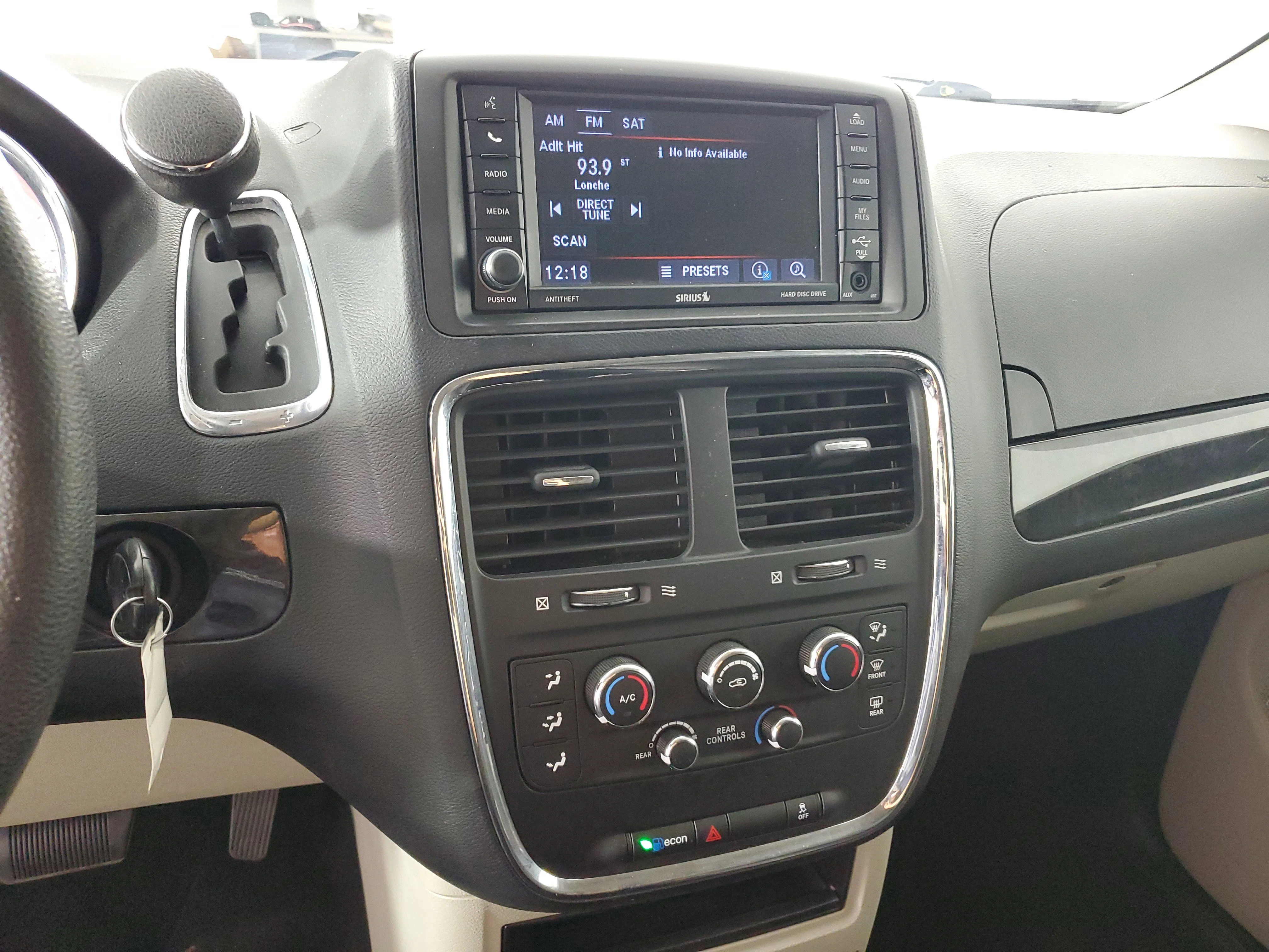 Used 2018 White Knuckle Clearcoat Dodge SE image 17