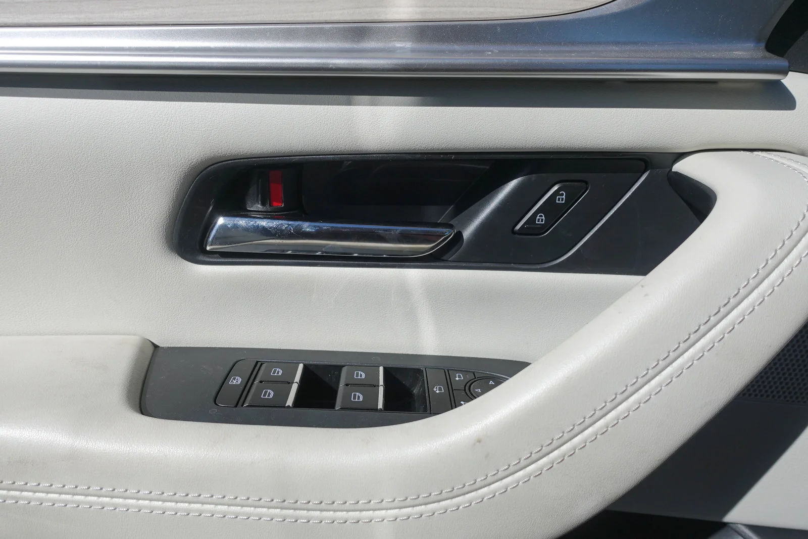 Certified Used 2024 White Mazda Premium Plus image 17