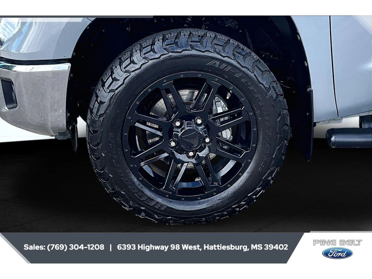 Used 2020 Cement Toyota SR5 image 7