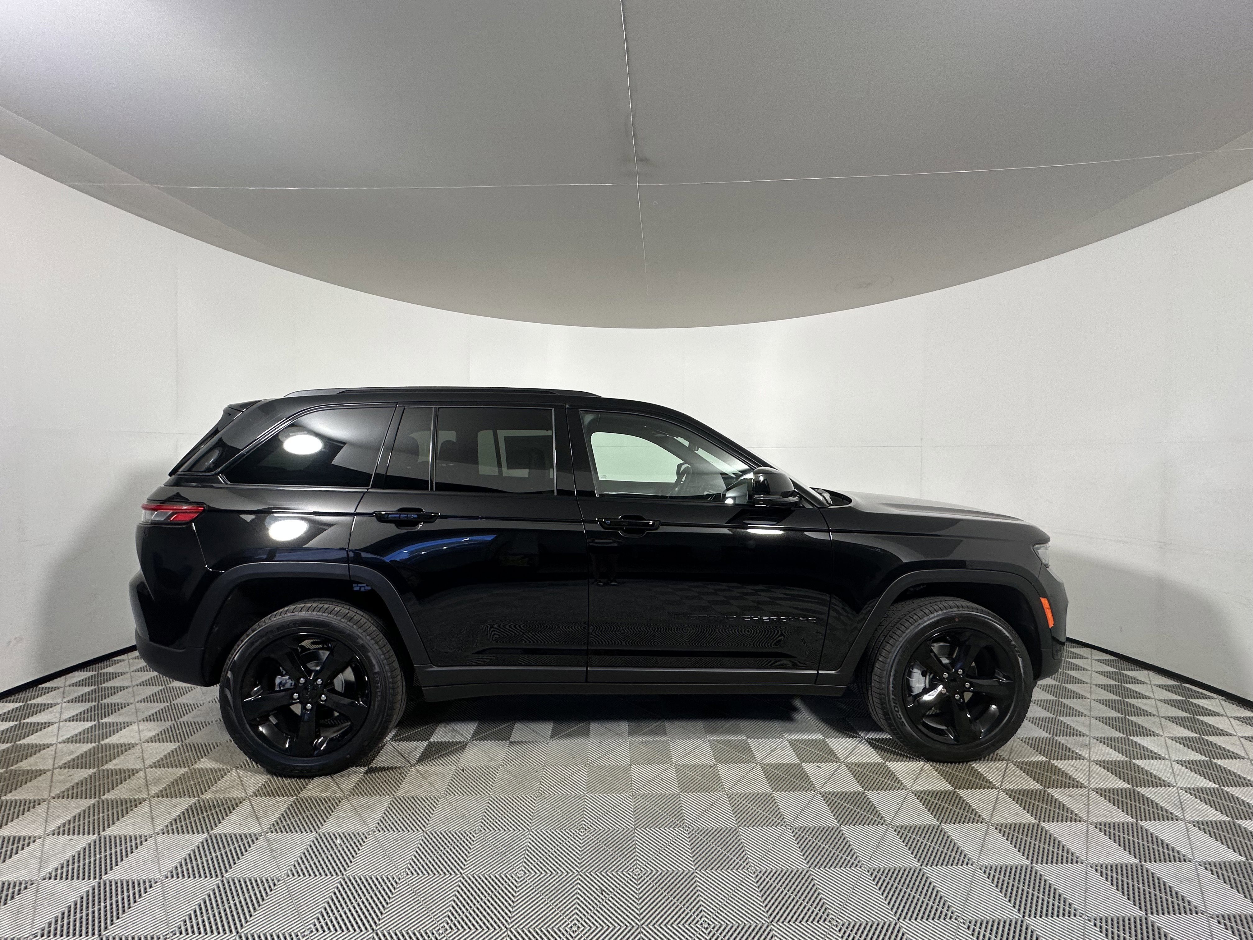 2025 Jeep Grand Cherokee Limited - Photo 8