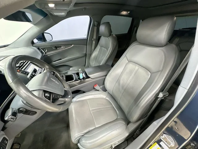Used 2019 Blue Lincoln Reserve image 14