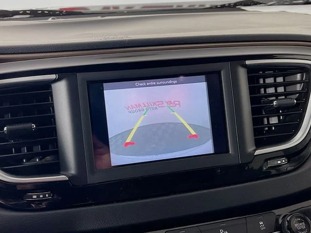 Used 2018 White Chrysler Touring Plus image 18