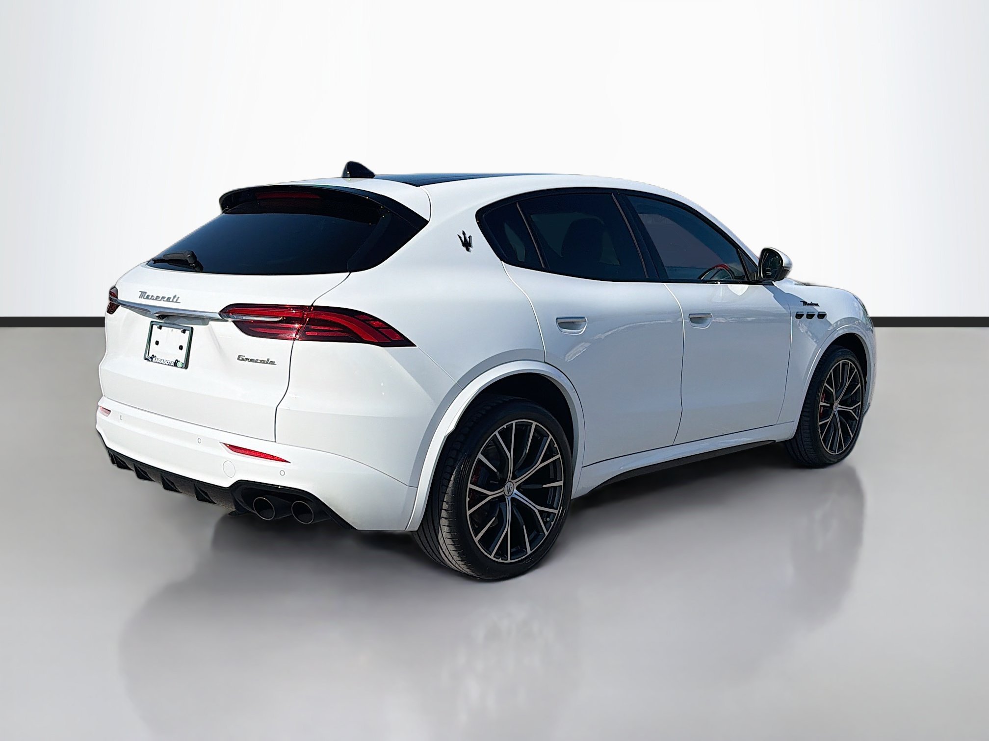 Used 2023 Bianco Maserati Modena image 5