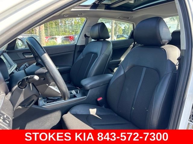 Used 2019 White Kia S image 10