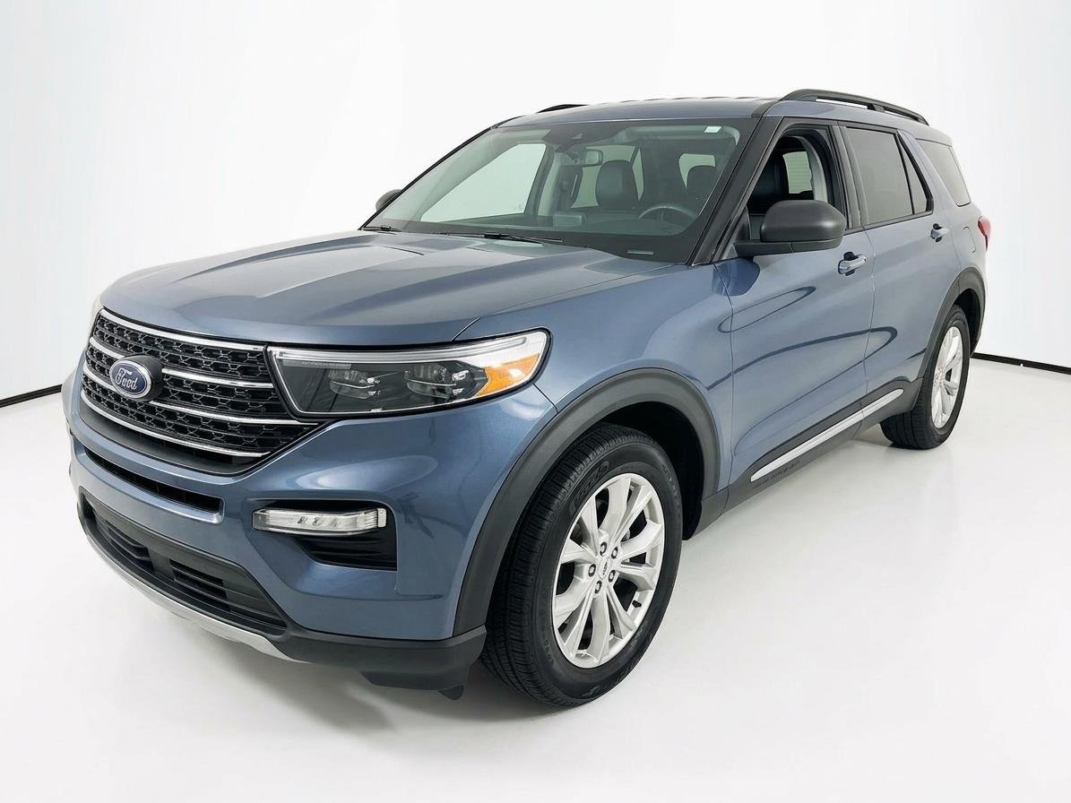 Used 2021 Infinite Blue Metallic Tinted Clearcoat Ford XLT image 1