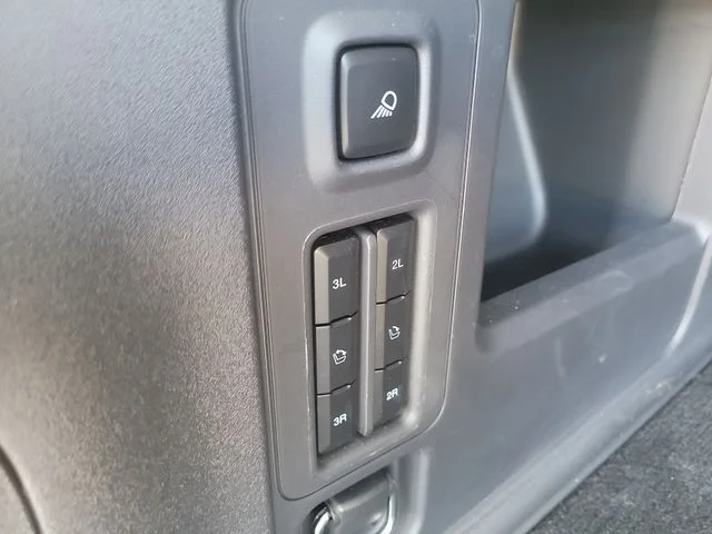New 2025 White Metallic Ford Tremor image 12