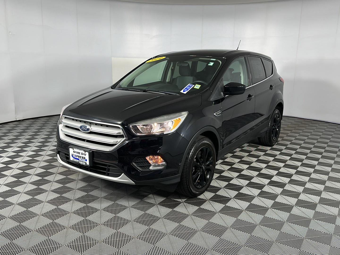 Used 2019 Agate Black Ford SE image 4