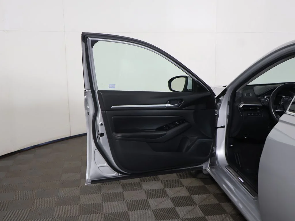 Used 2024 Silver Nissan 2.5 SL image 21