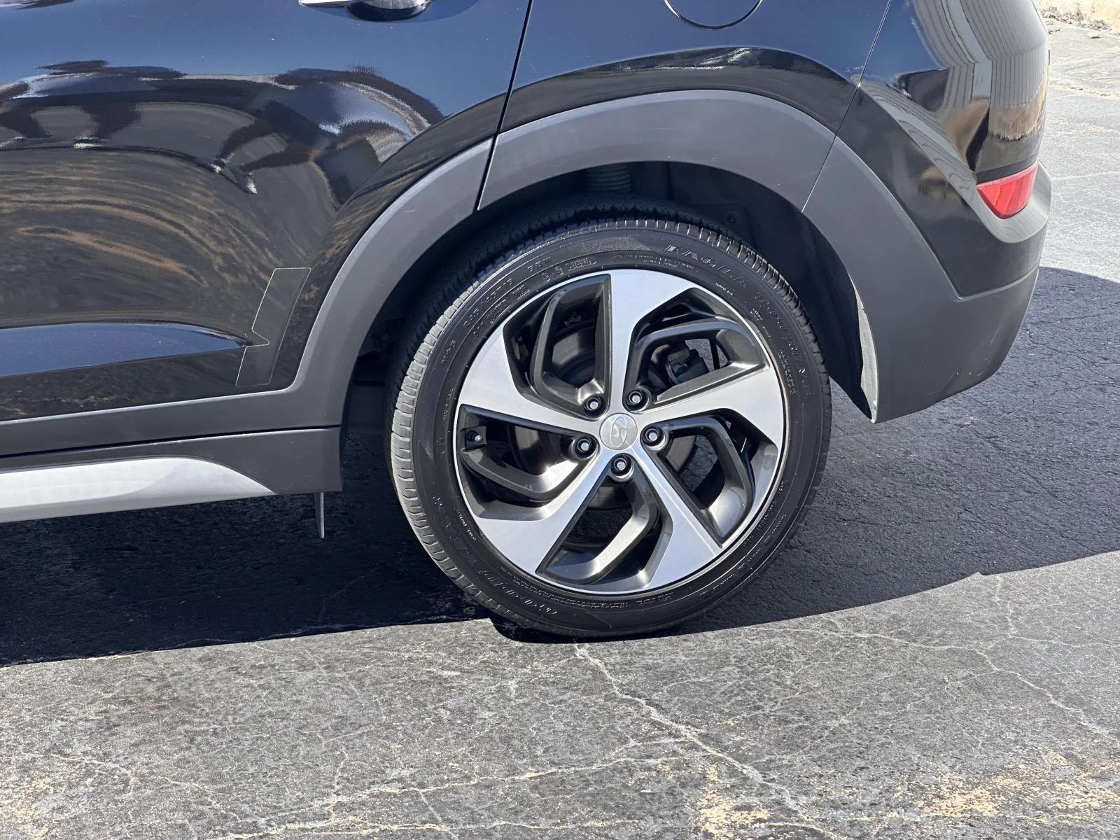 Used 2018 Black Noir Pearl Hyundai Limited image 11