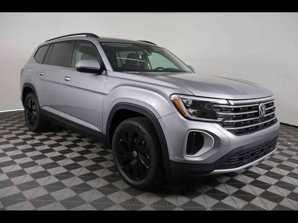 New 2026 Silver Volkswagen 2.0T SE w/Technology image 7