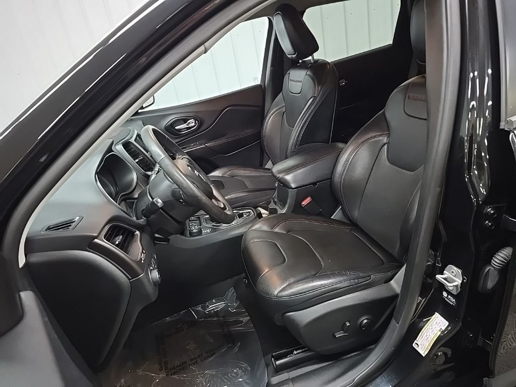 Used 2022 Black Jeep Trailhawk image 31