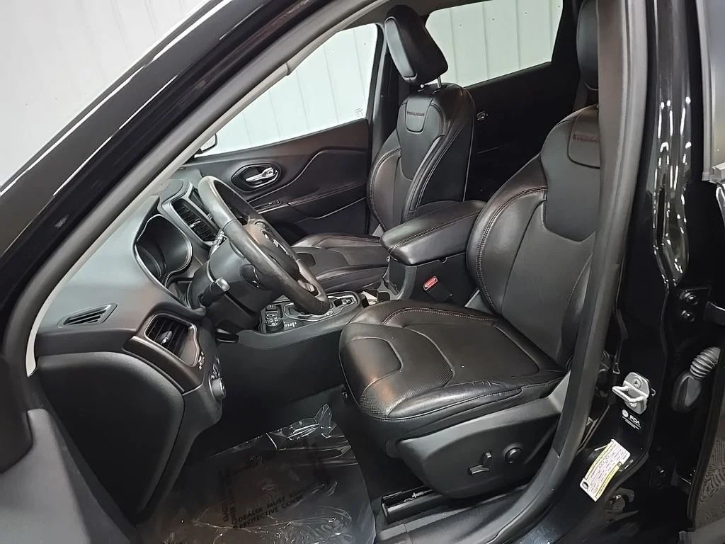 Used 2022 Black Jeep Trailhawk image 31